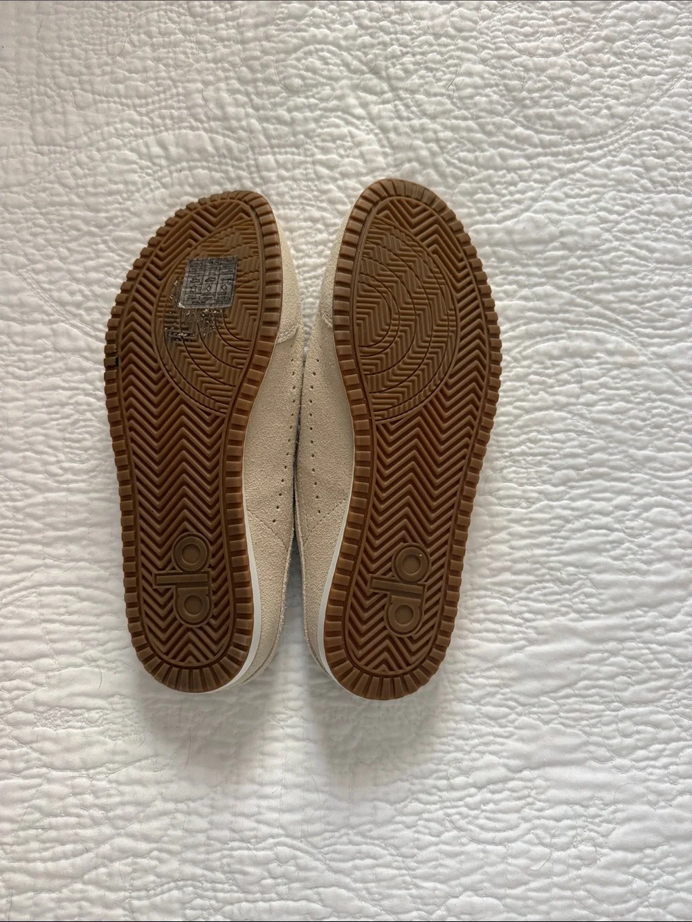 ALO Yoga alo beige